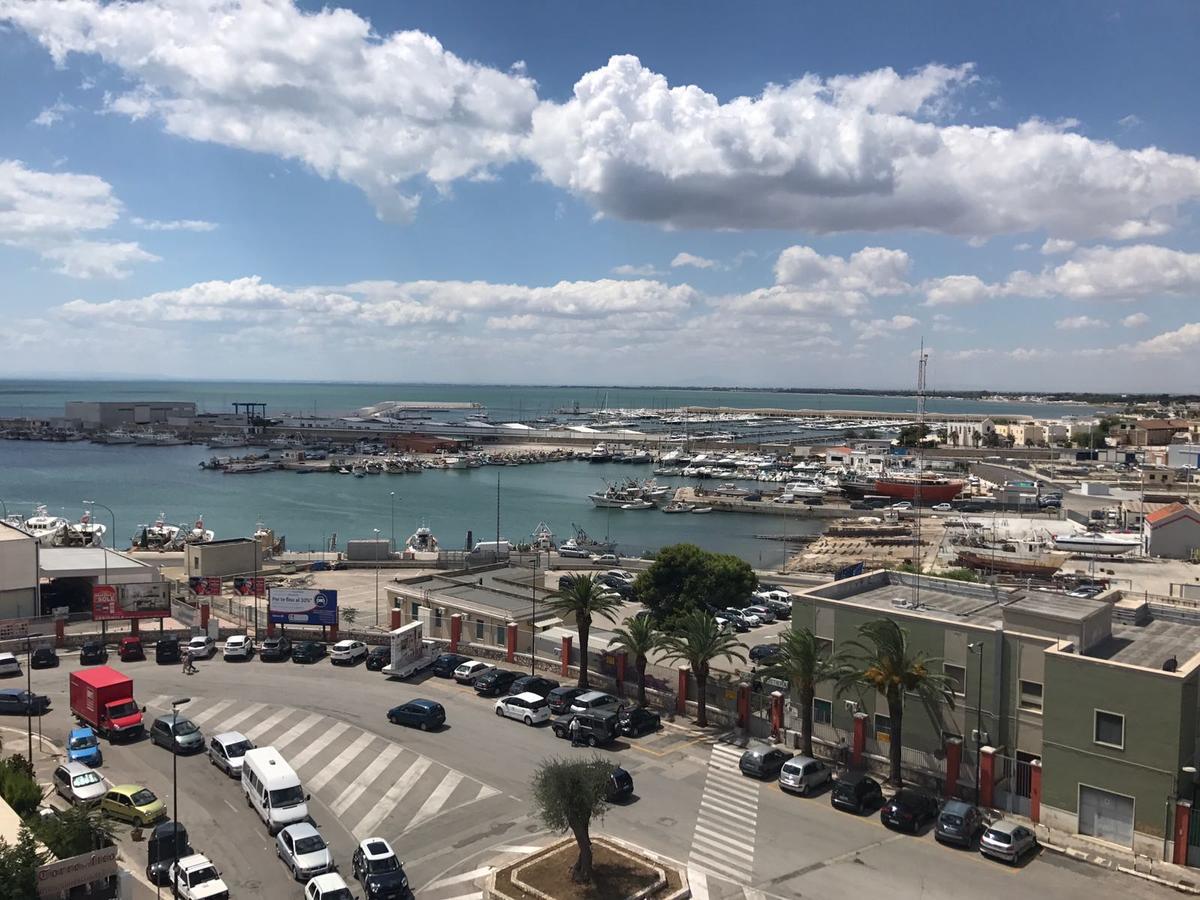 مانفريدونيا B&B Piazza Marconi المظهر الخارجي الصورة